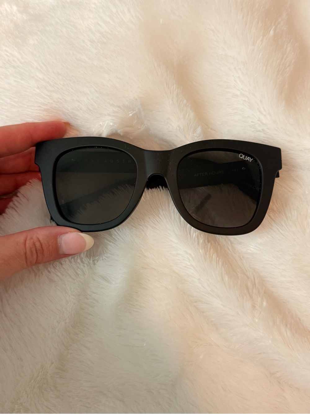 Quay Australia “after hours” matte black  Women’s sunglasses- like new